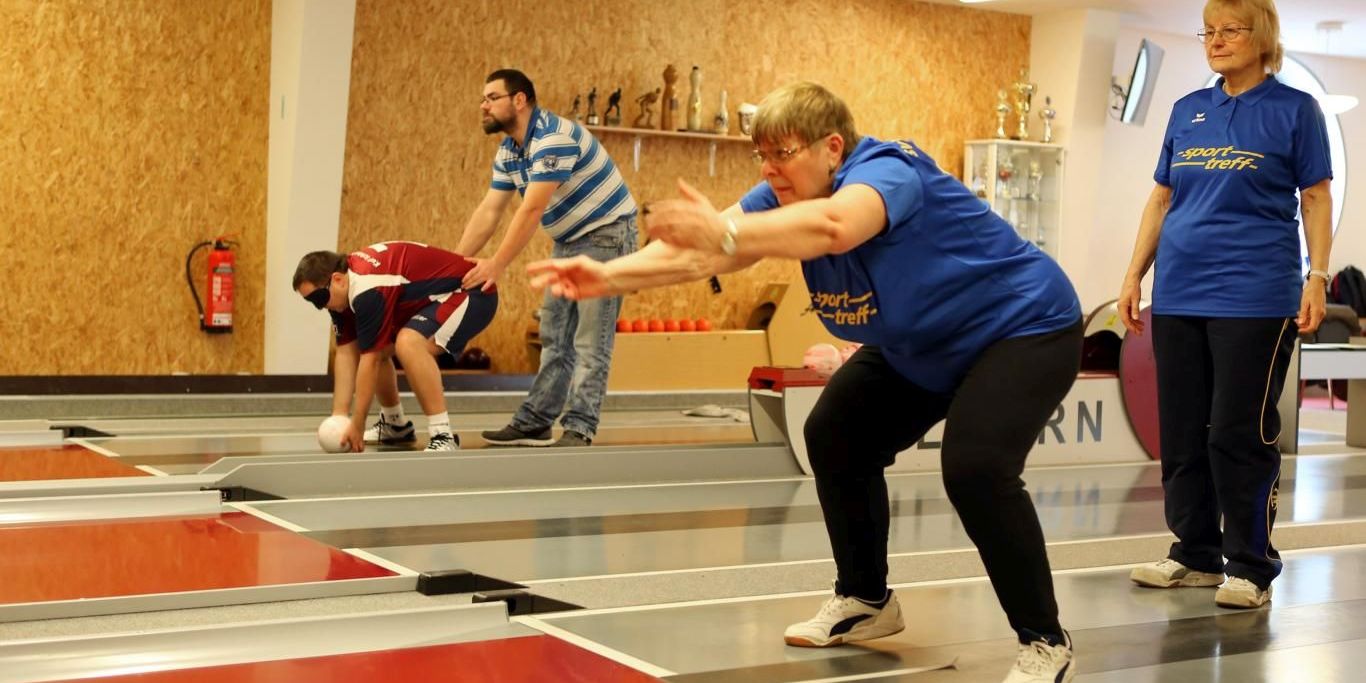 Jenaer Blindenkegler: Karin Nosseck erkämpfte Pokal in Augsburg 