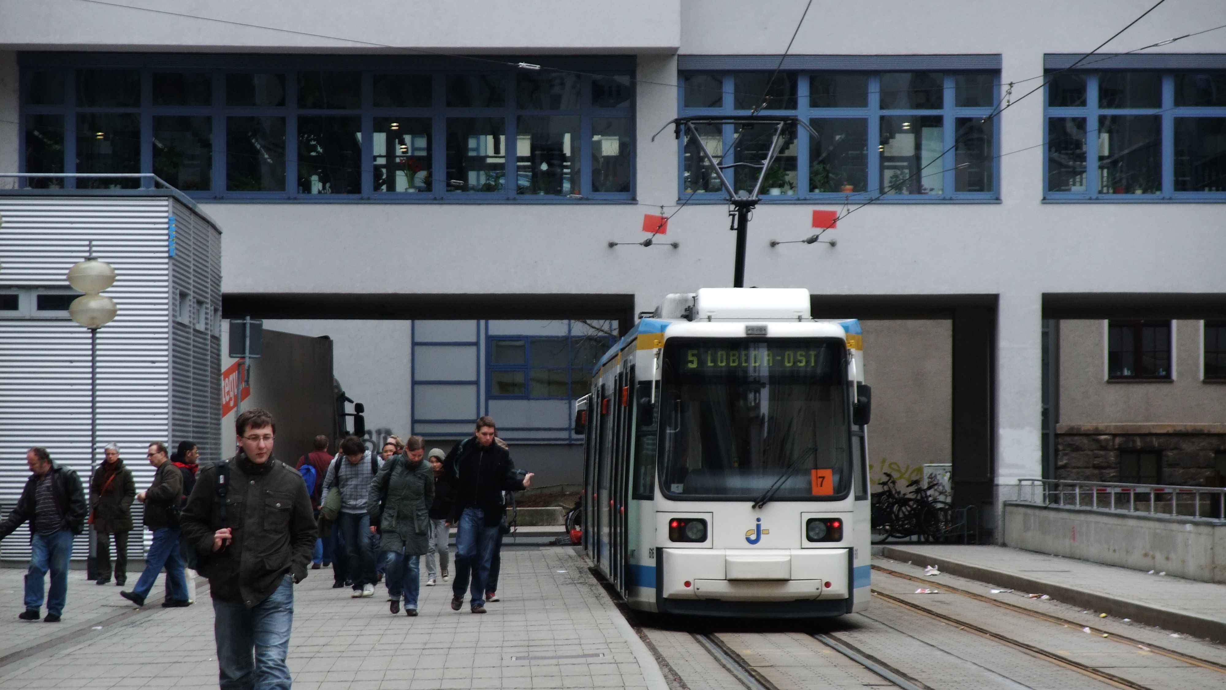Straßenbahnen fahren wieder nach Lobeda-Ost – Schienenersatzverkehr beendet 