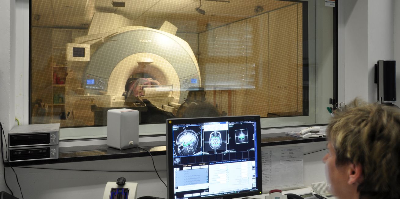 Gesunde Erwachsene für MRT-Studie gesucht