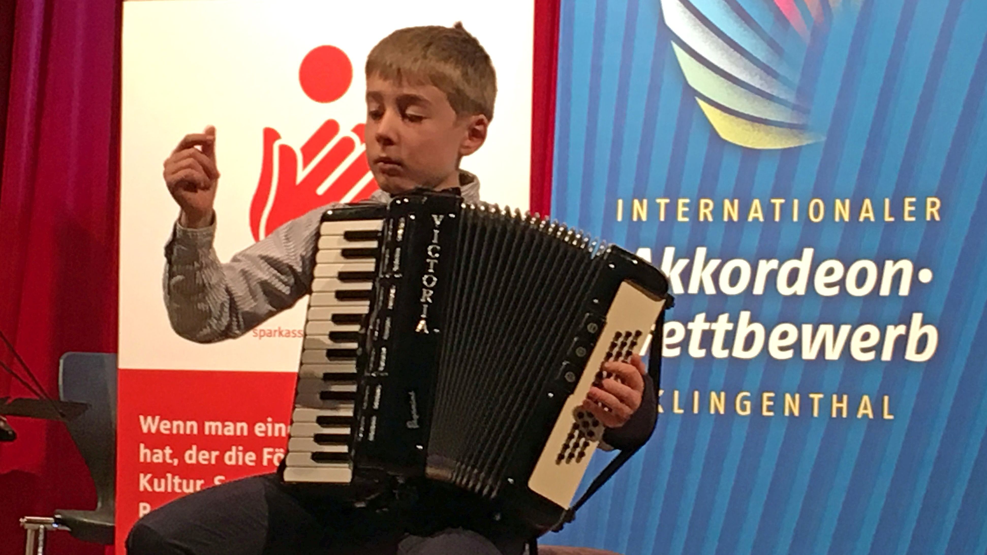 1.	Preis bei Internationalem Akkordeon-Nachwuchswettbewerb