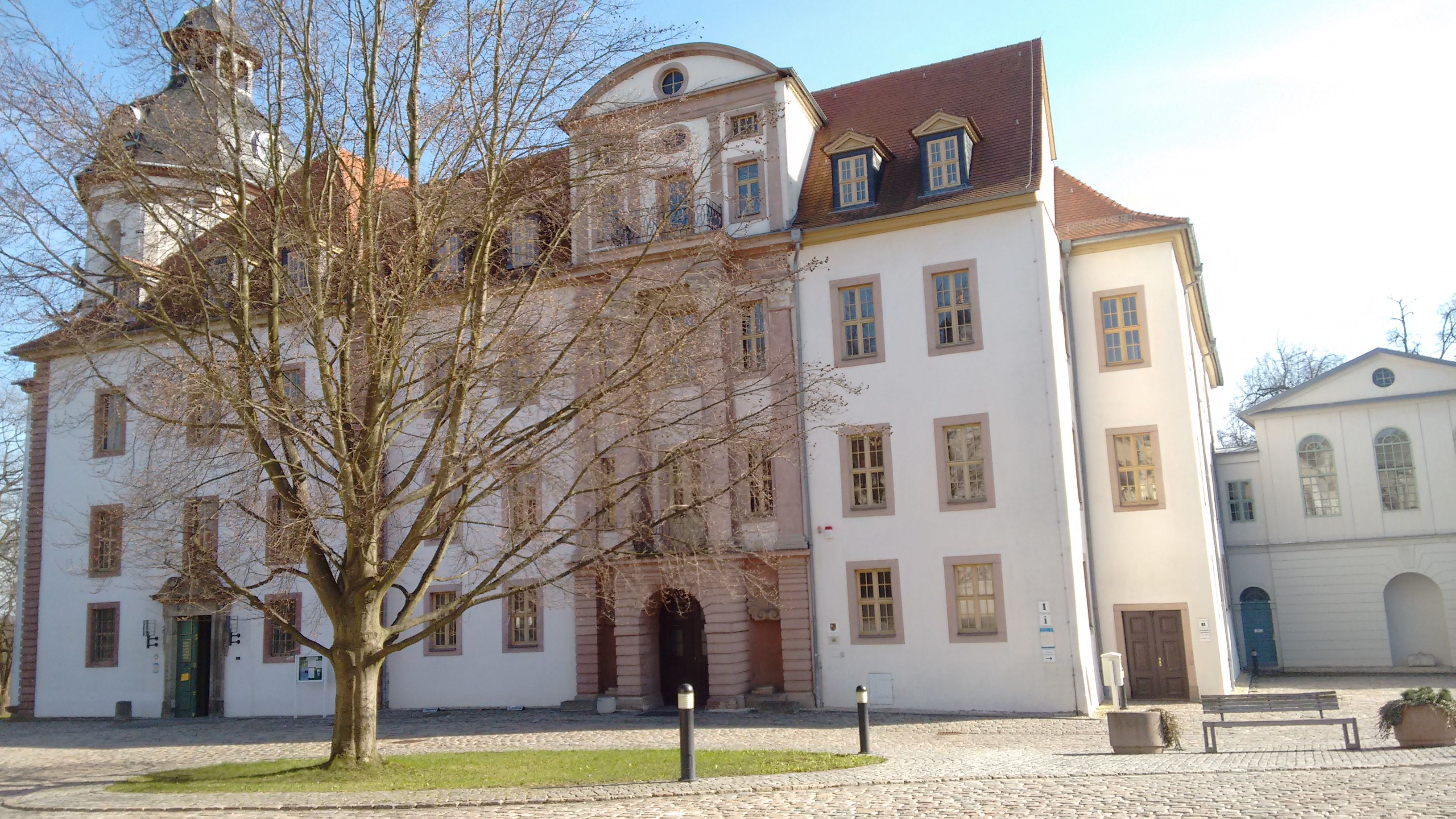 „Im Antragsuniversum“ – Künstlerische Illustrationen treffen auf Antragsformulare