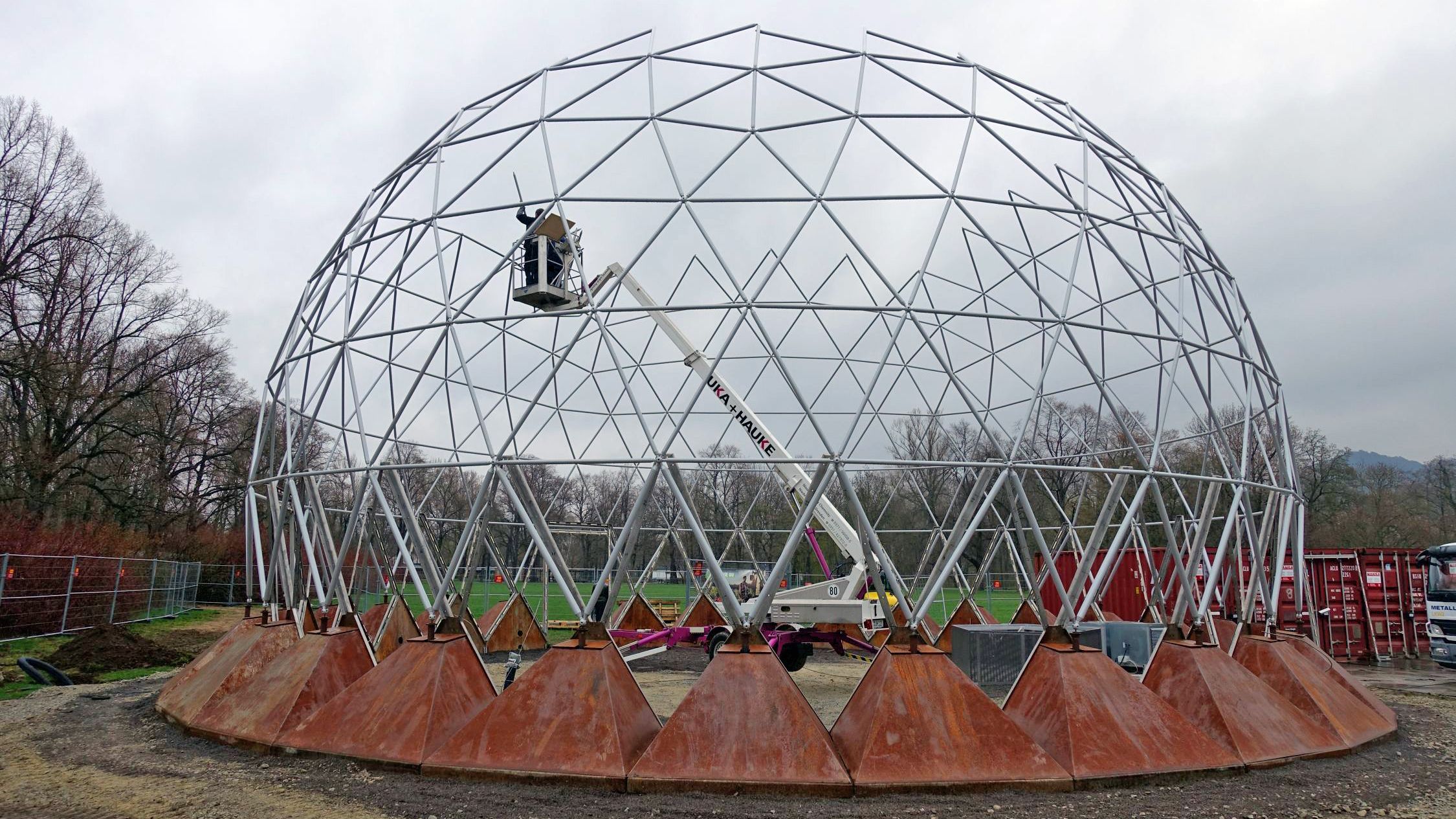 Klima-Pavillon wächst auf der Rasenmühleninsel