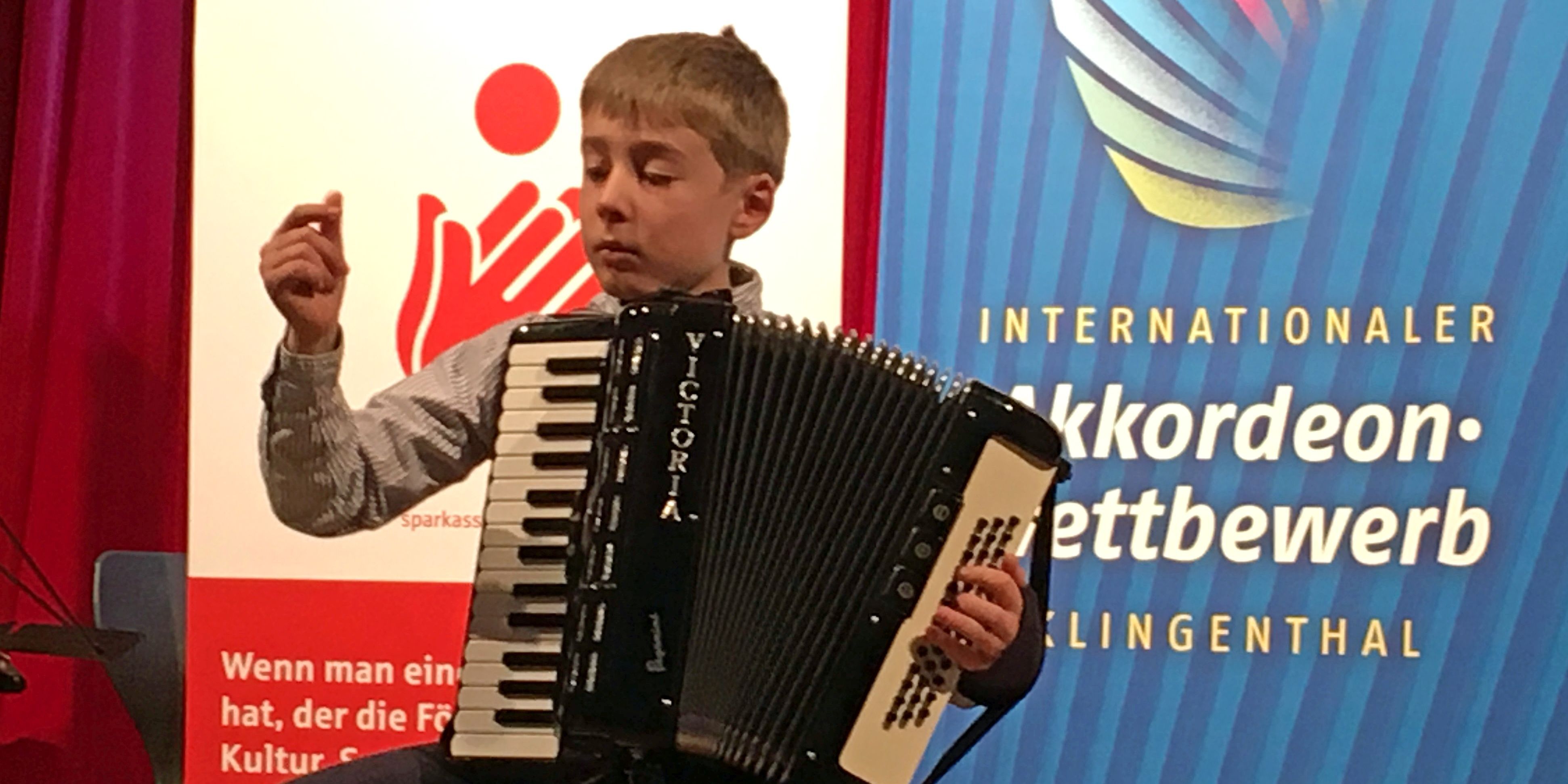 1.	Preis bei Internationalem Akkordeon-Nachwuchswettbewerb