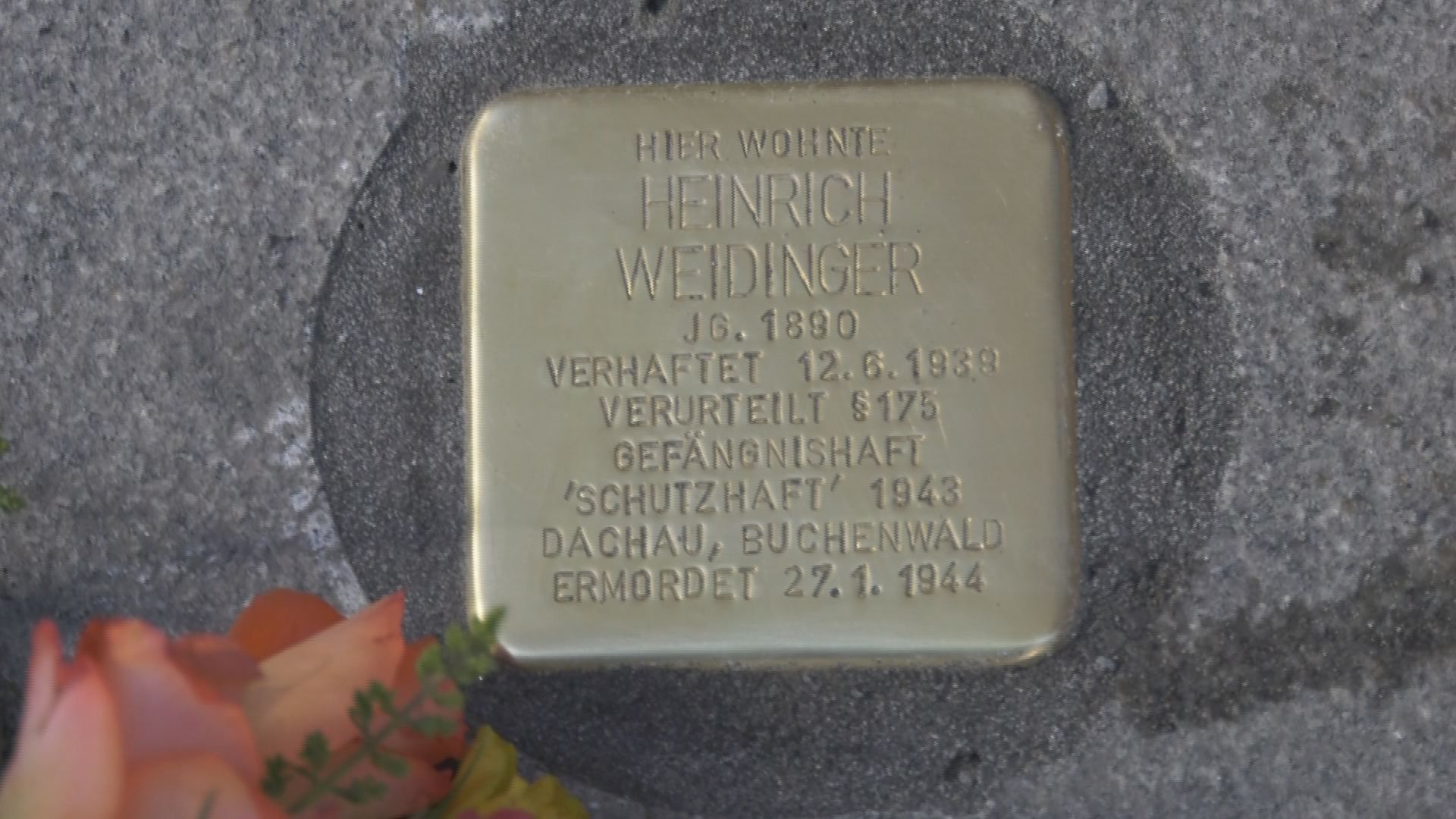 Stolperstein gelegt: In der Straße Unterm Markt wird an einen ermordeten Homosexuellen erinnert