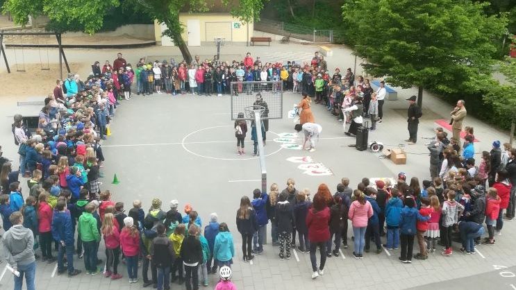 Spende für Mittelalterprojekt der Nordschule