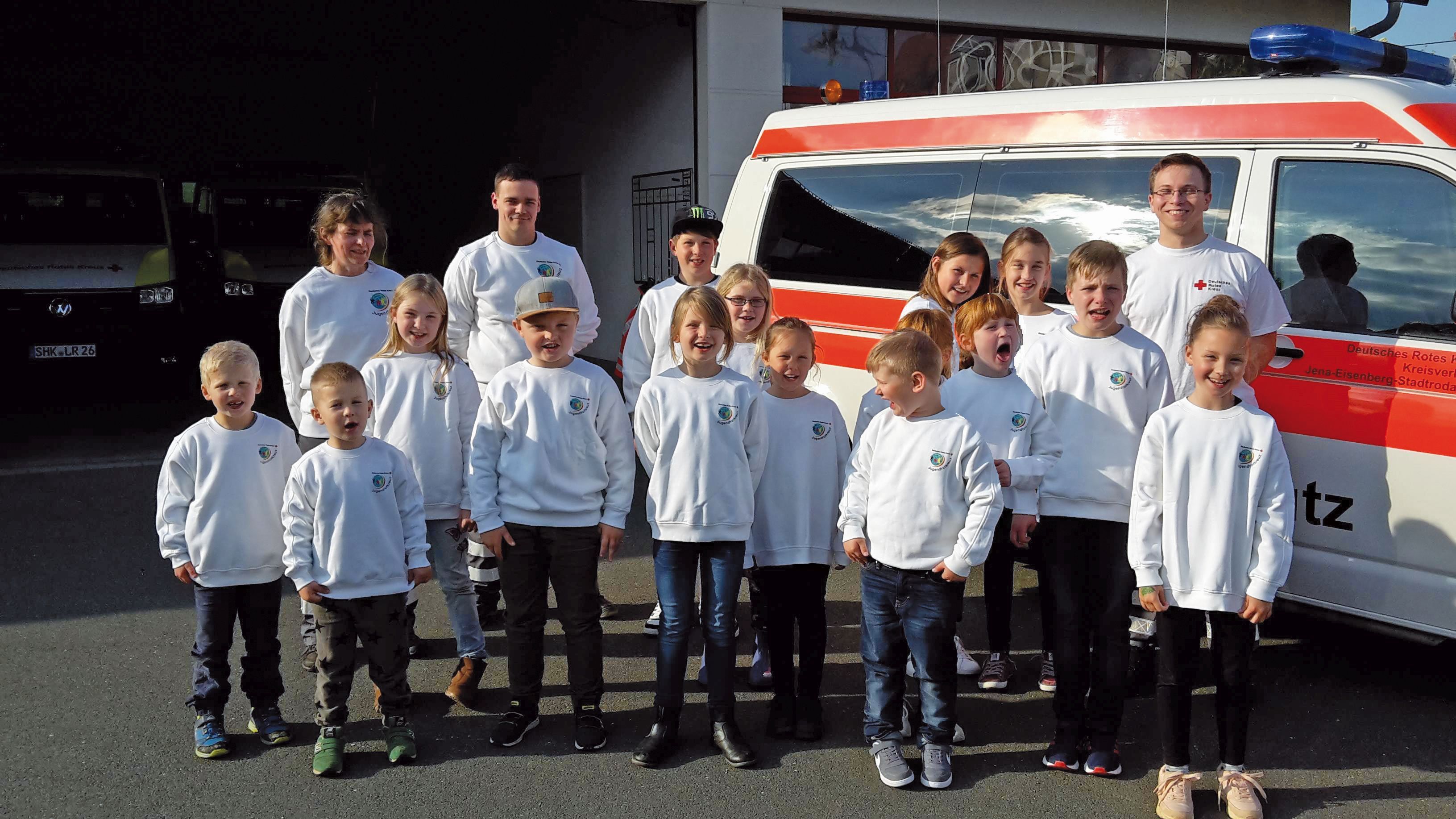 Einheitliche Kleidung für das JRK