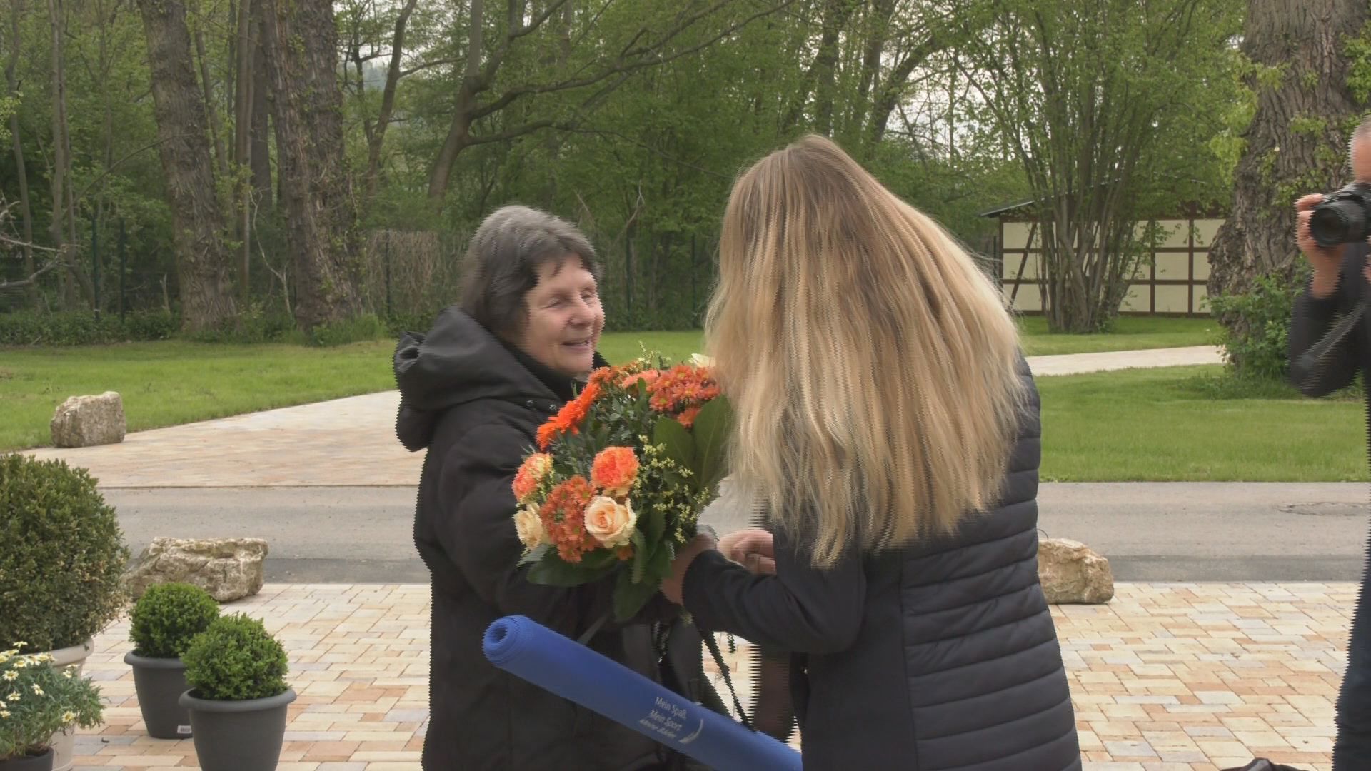 Freibadsaison eröffnet: Am Schleichersee wagten sich Mutige bei 14 Grad Wassertemperatur in die Fluten