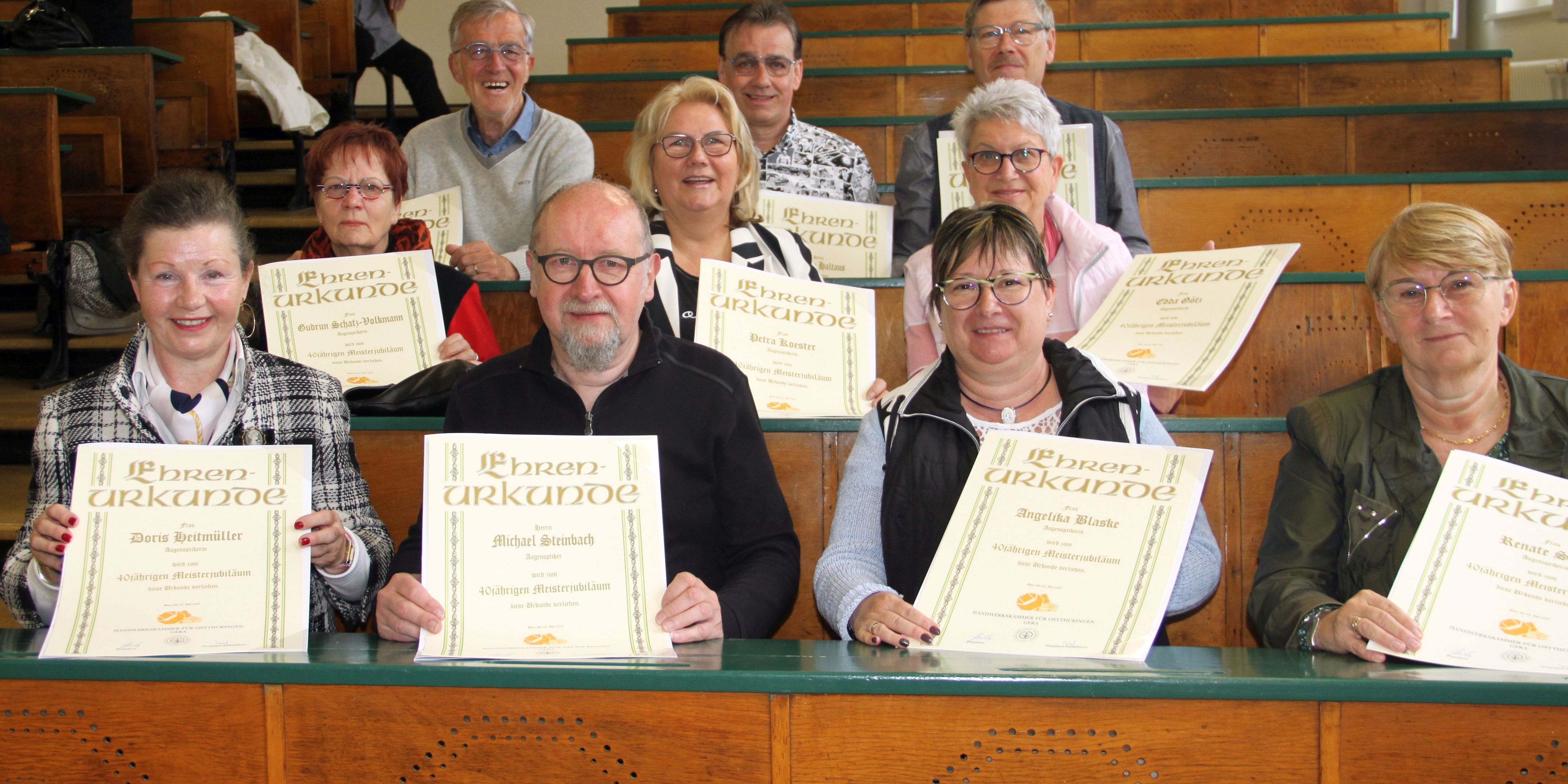 Klassentreffen der Augenoptikermeister nach 40 Jahren Klassentreffen der Augenoptikermeister nach 40 Jahren