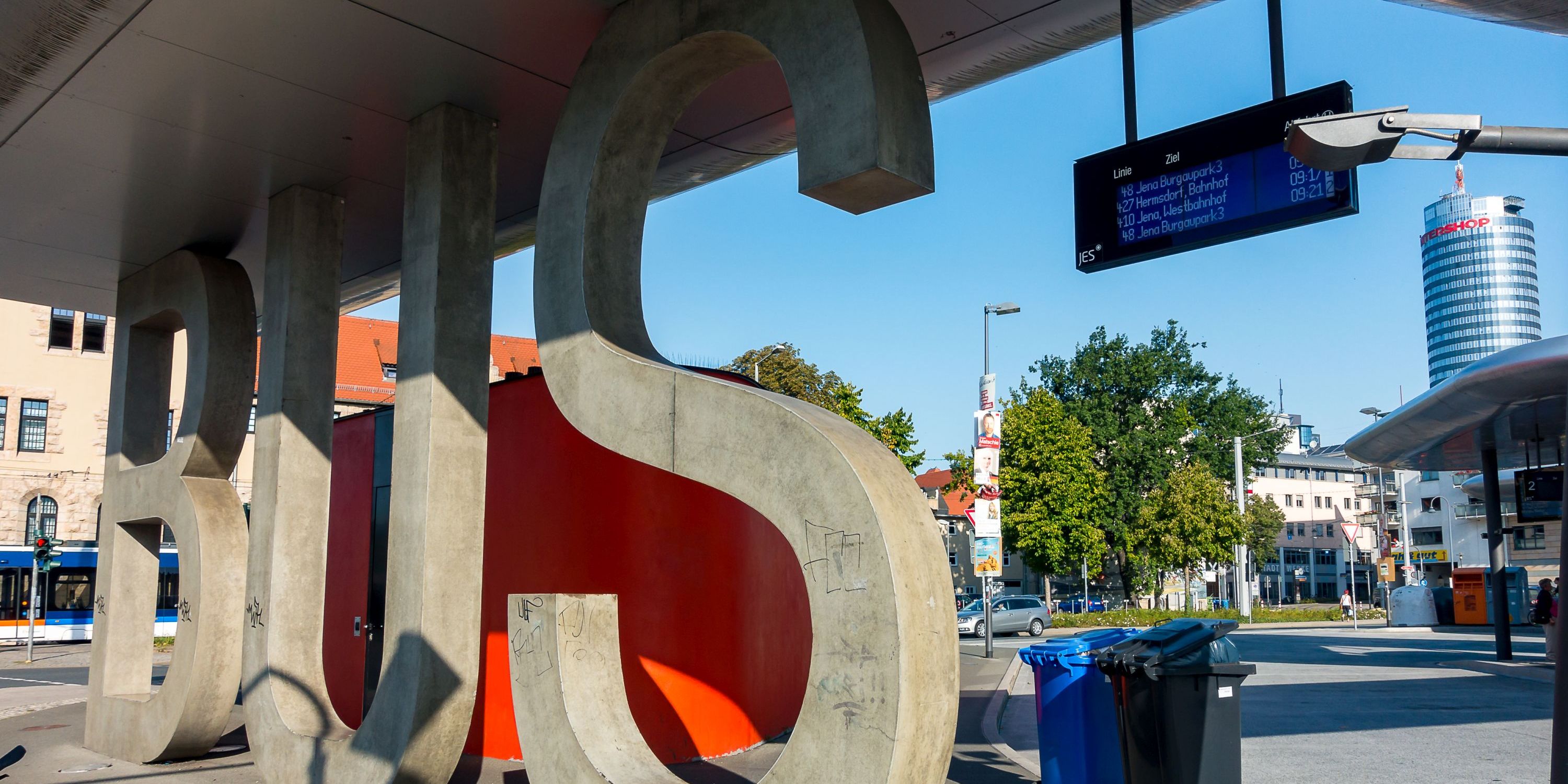 Mit Bus und Bahn in die Ferien starten 