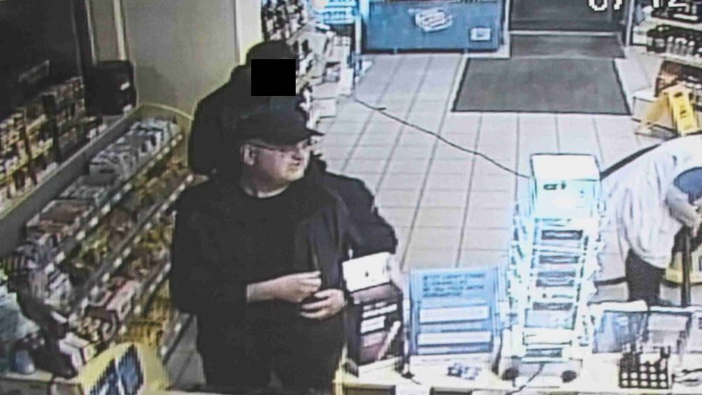 Spielautomaten aufgebrochen - Wer kennt diesen Mann?