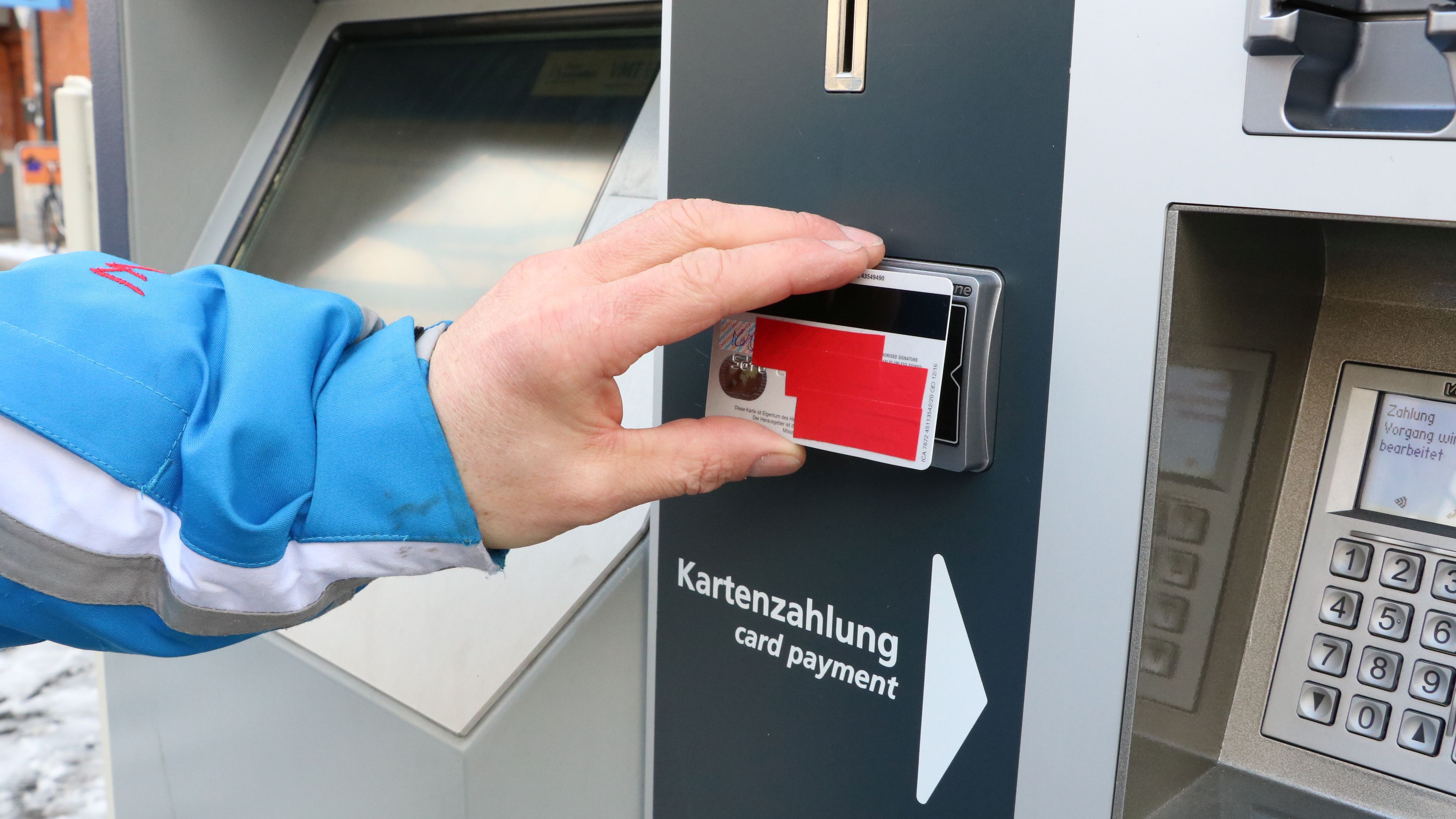 Kontaktlos Tickets beim Jenaer Nahverkehr kaufen