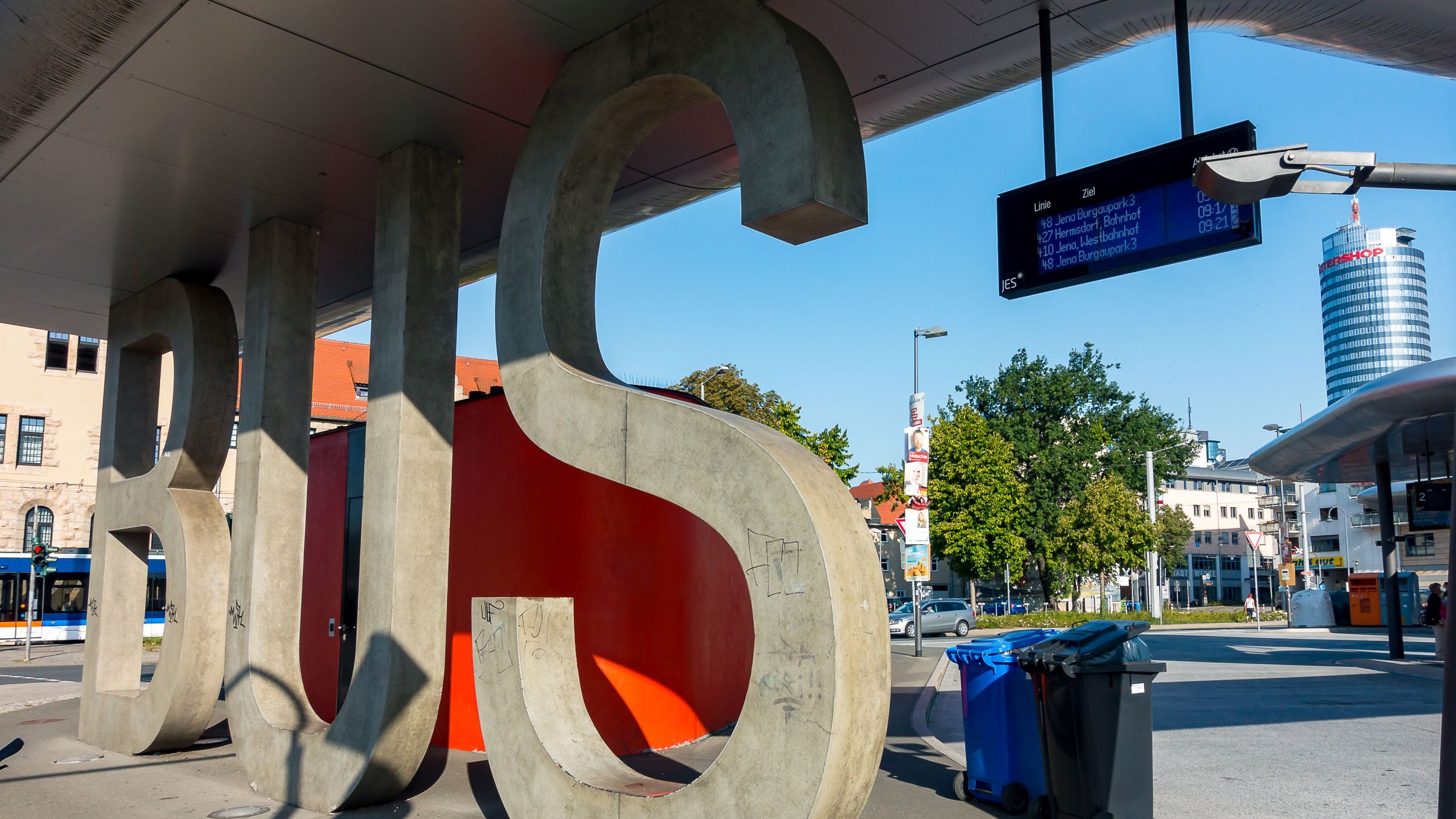 Mit Bus und Bahn in die Ferien starten 