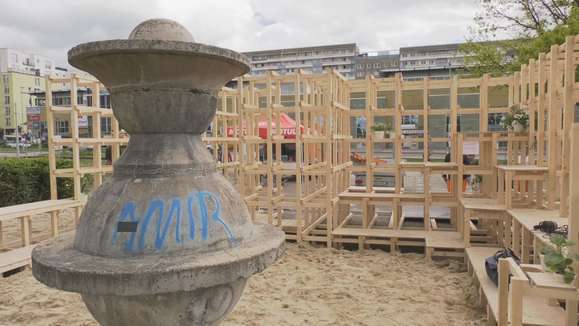 Endgültig: Die beim Architekturfestival in Lobeda umgestaltete Brunneninstallation wurde in Teilen demontiert 