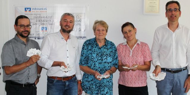 „Badespaß für Alle!“: Zehnerkarten übergeben 