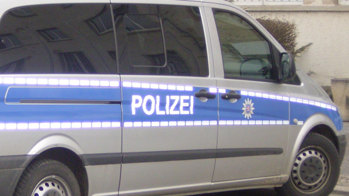 Schranke schlug auf Lkw-Fahrerhaus