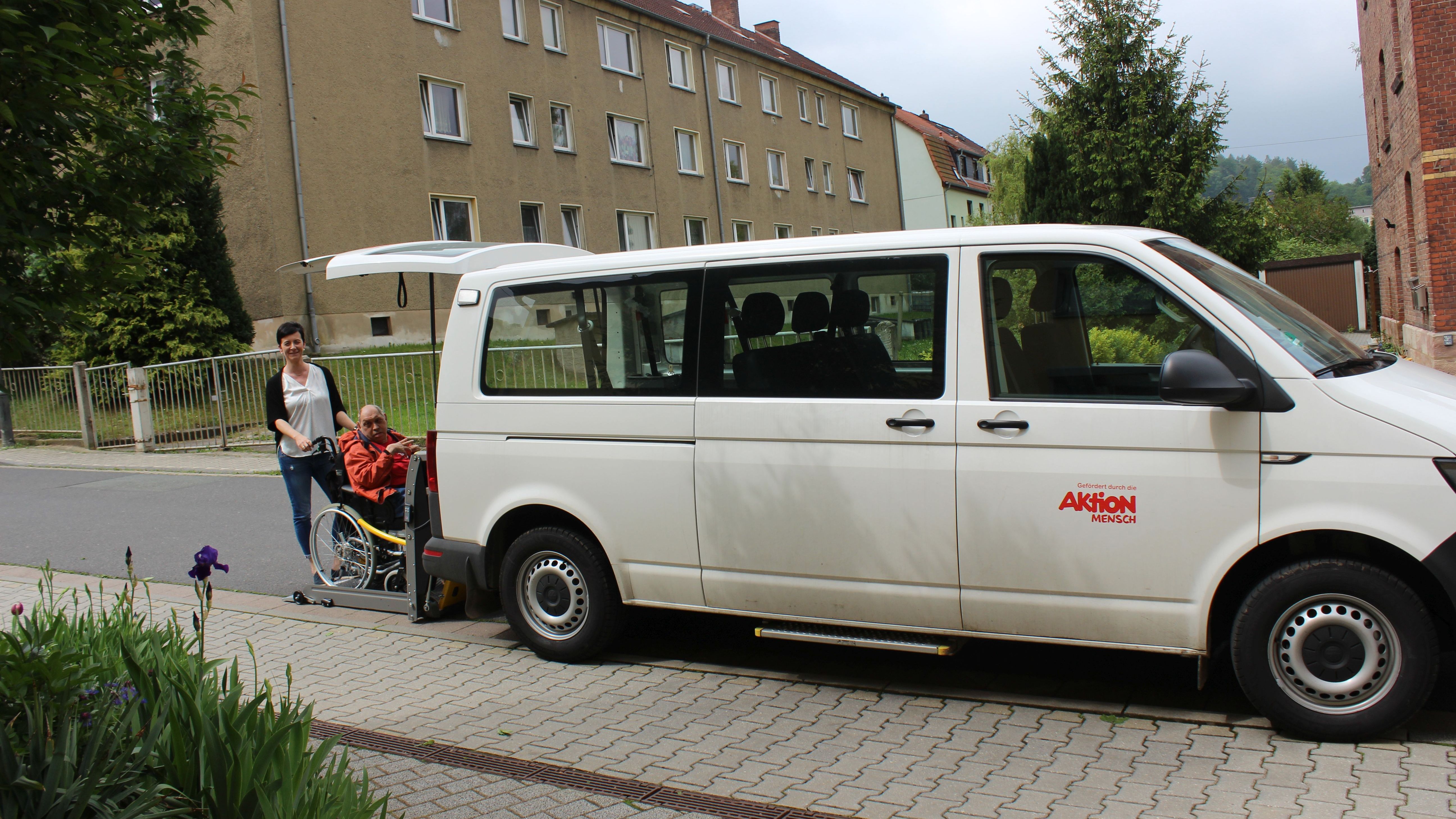 Neues Fahrzeug für Saale Betreuungswerk