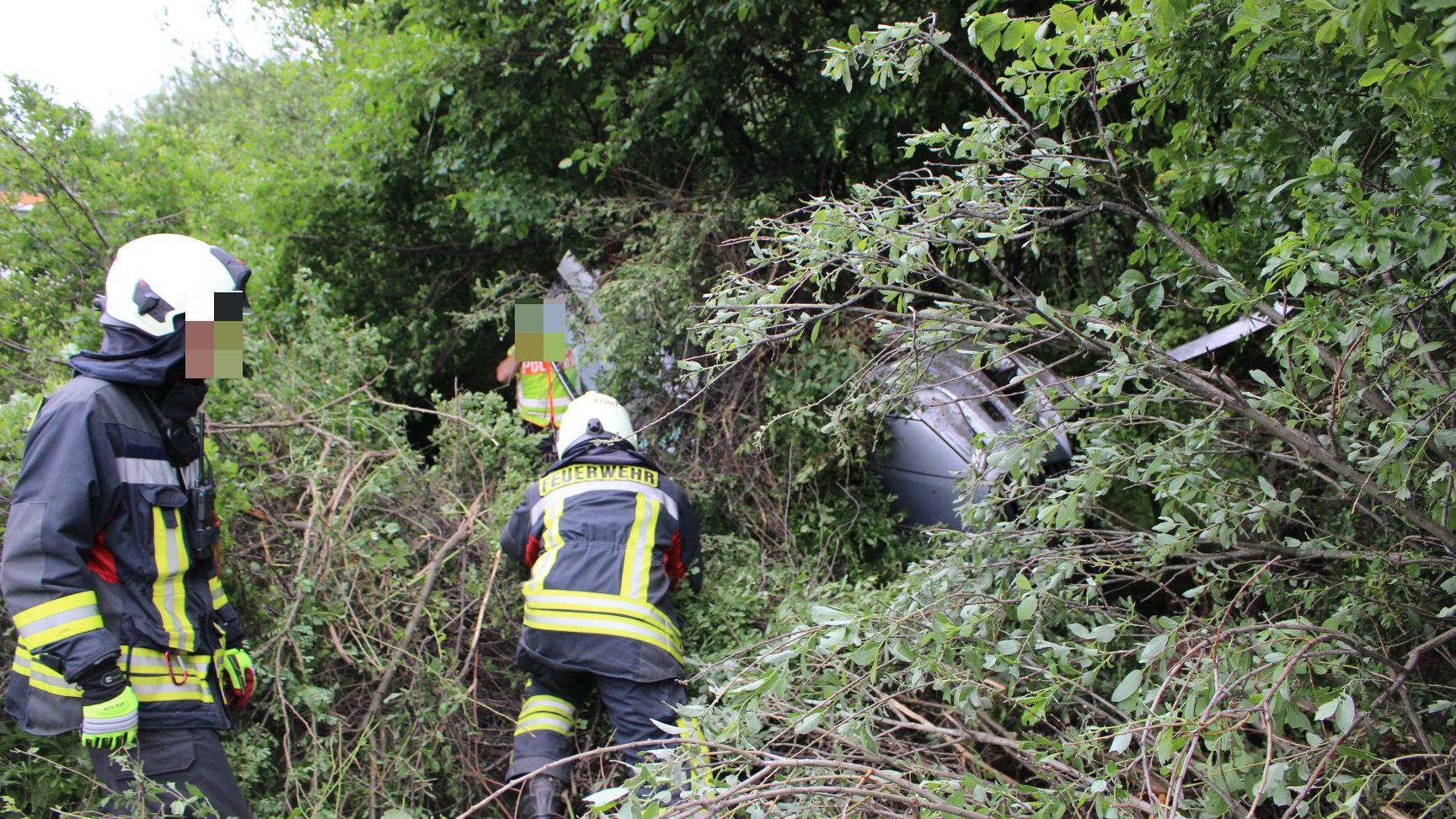 Nach Sekundenschlaf von Fahrbahn abgekommen