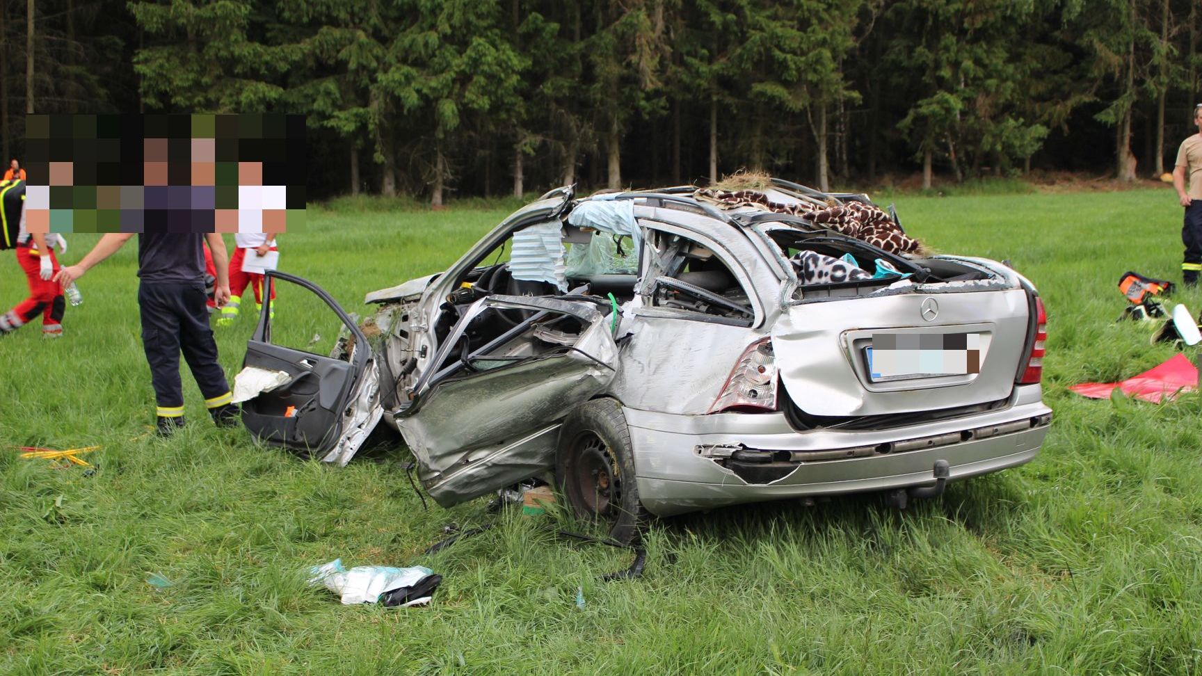 Schutzplanke durchbrochen