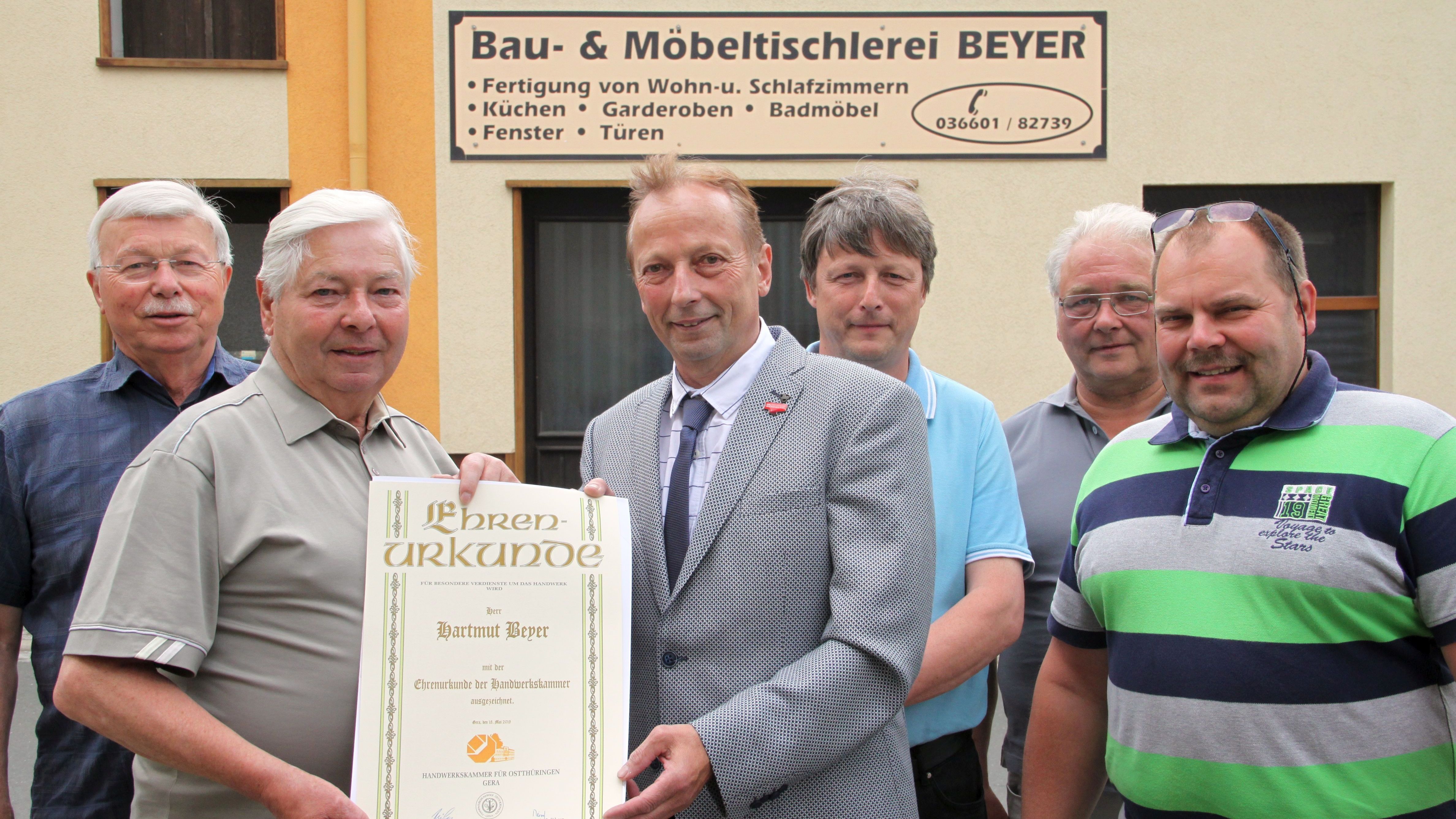 Ehrenurkunde für Tischlermeister Hartmut Beyer 