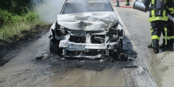 Nach Unfall ausgebrannt