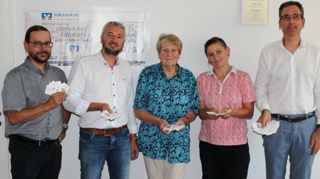 „Badespaß für Alle!“: Zehnerkarten übergeben 