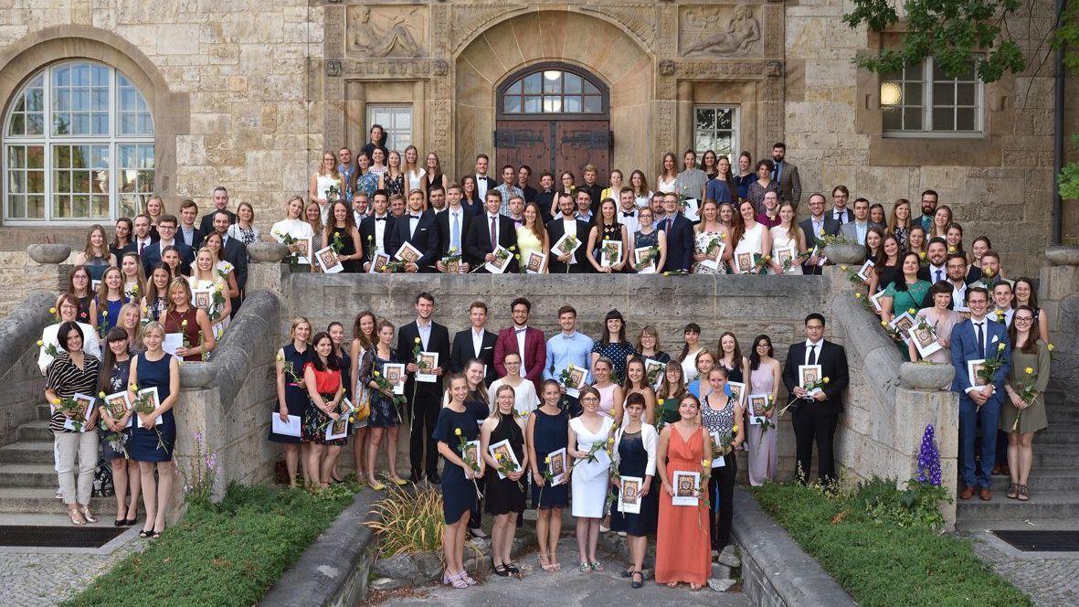 Medizinische Fakultät verabschiedete Absolventen 