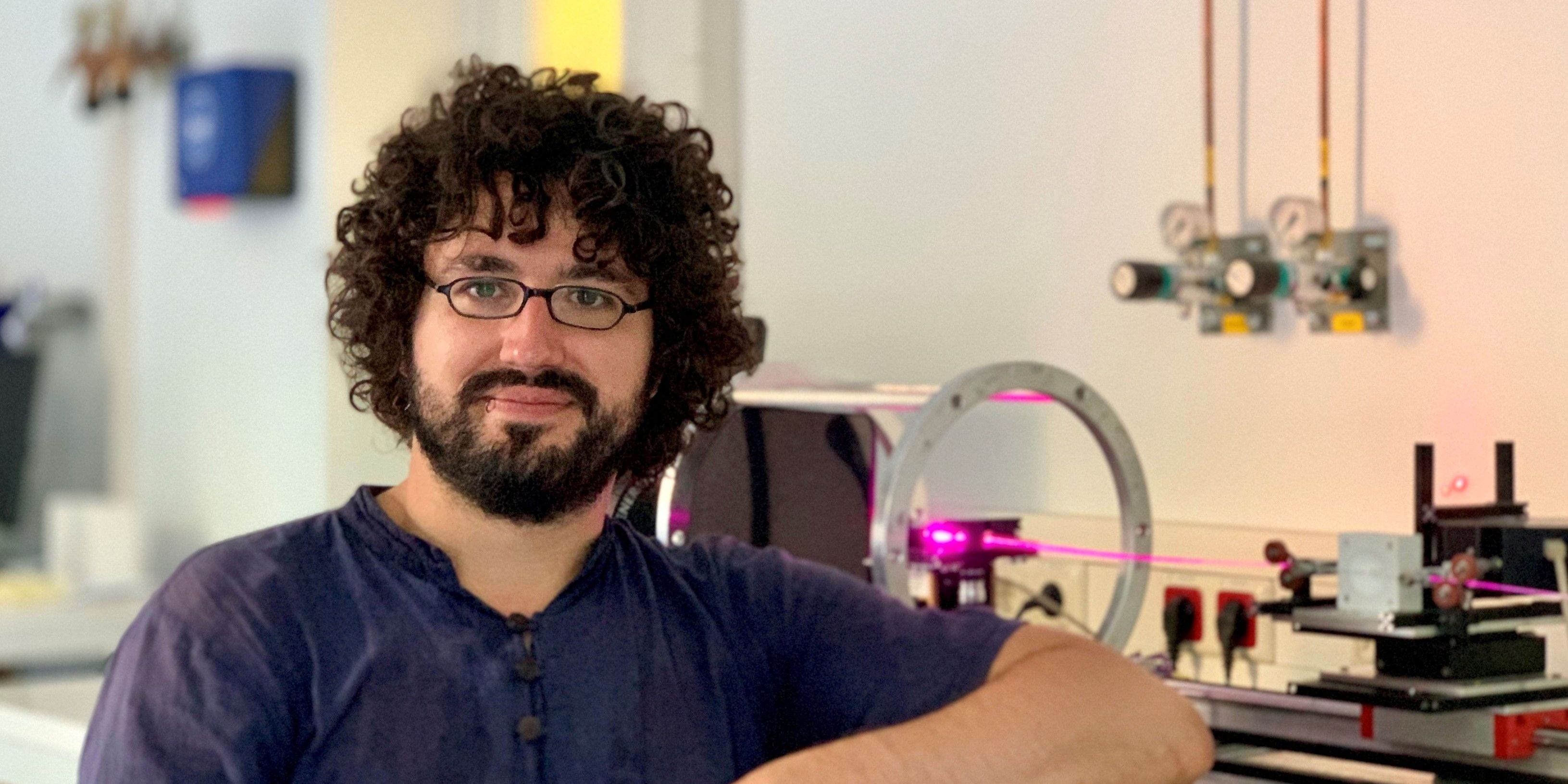 Uni-Doktorand auf Glastechnologie-Konferenz ausgezeichnet