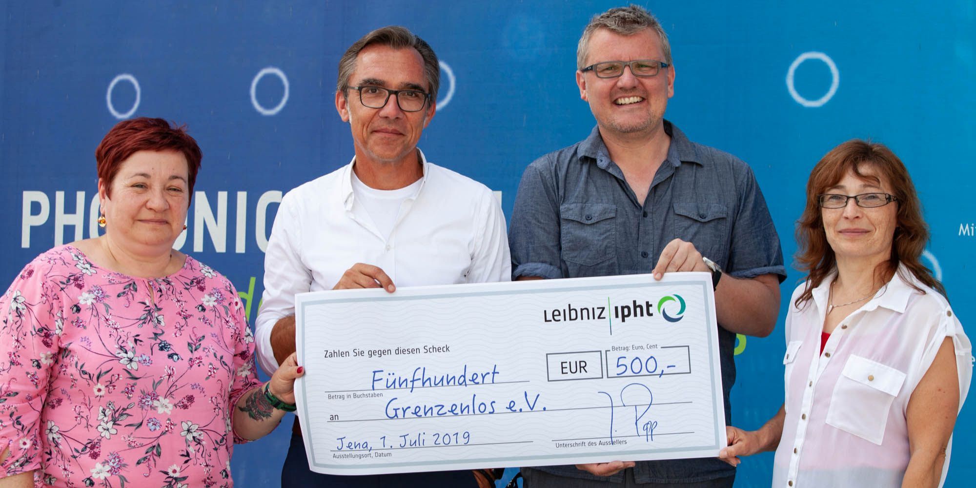 Gastgeschenke für guten Zweck versteigert