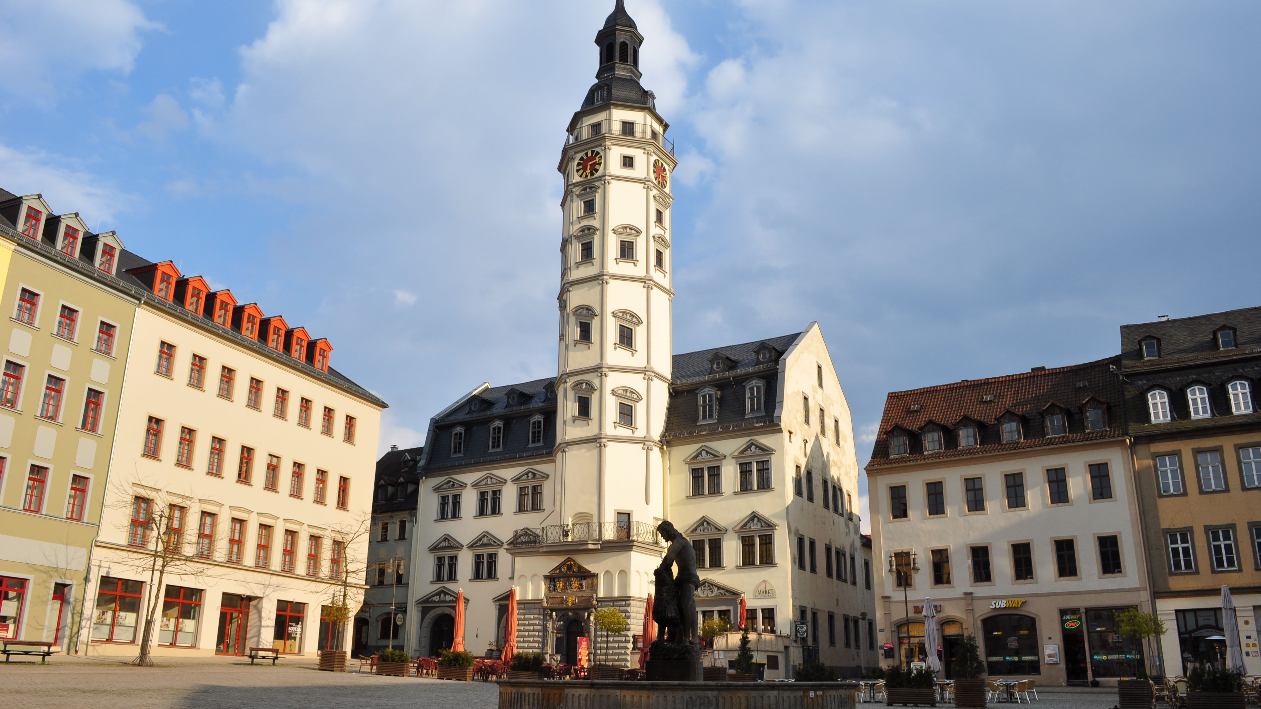 Hilfe beim Wiederaufbau des Wünschendorfer Märchenwaldes   