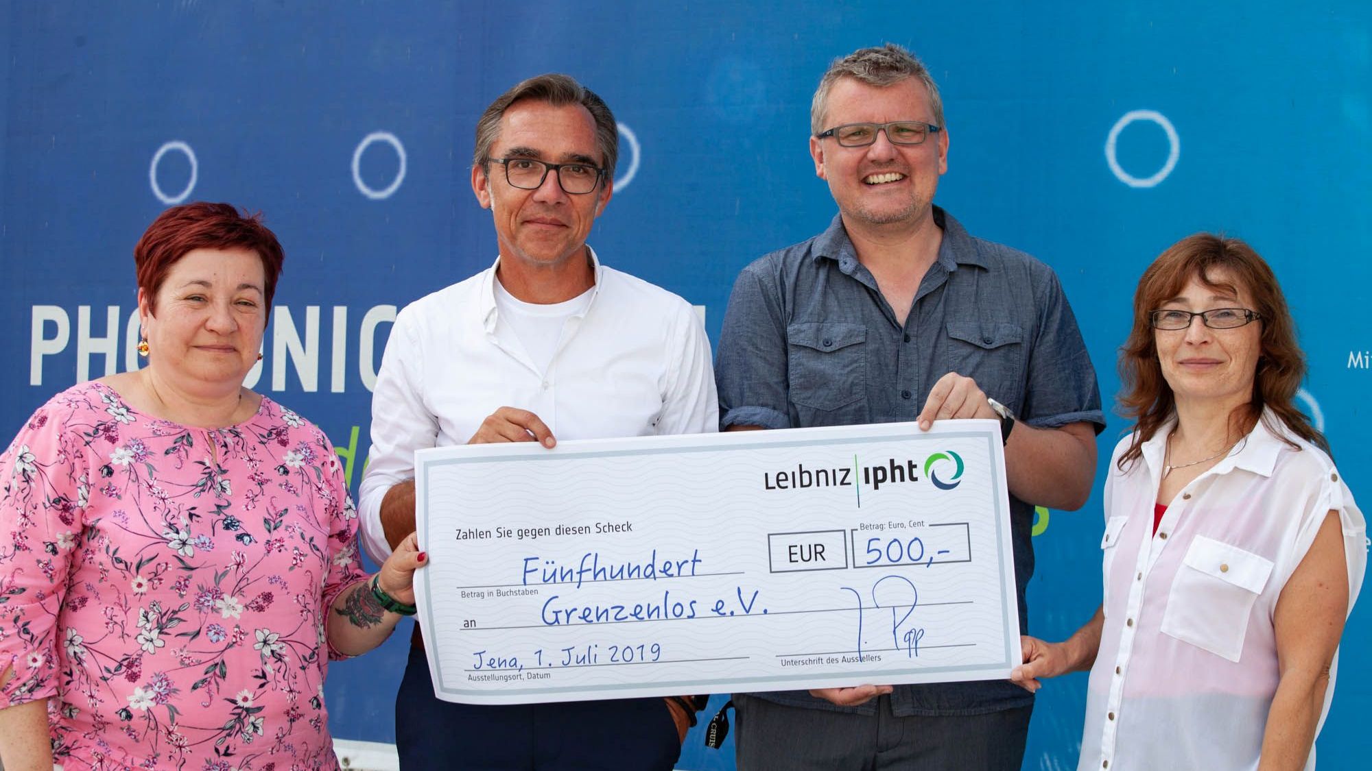 Gastgeschenke für guten Zweck versteigert