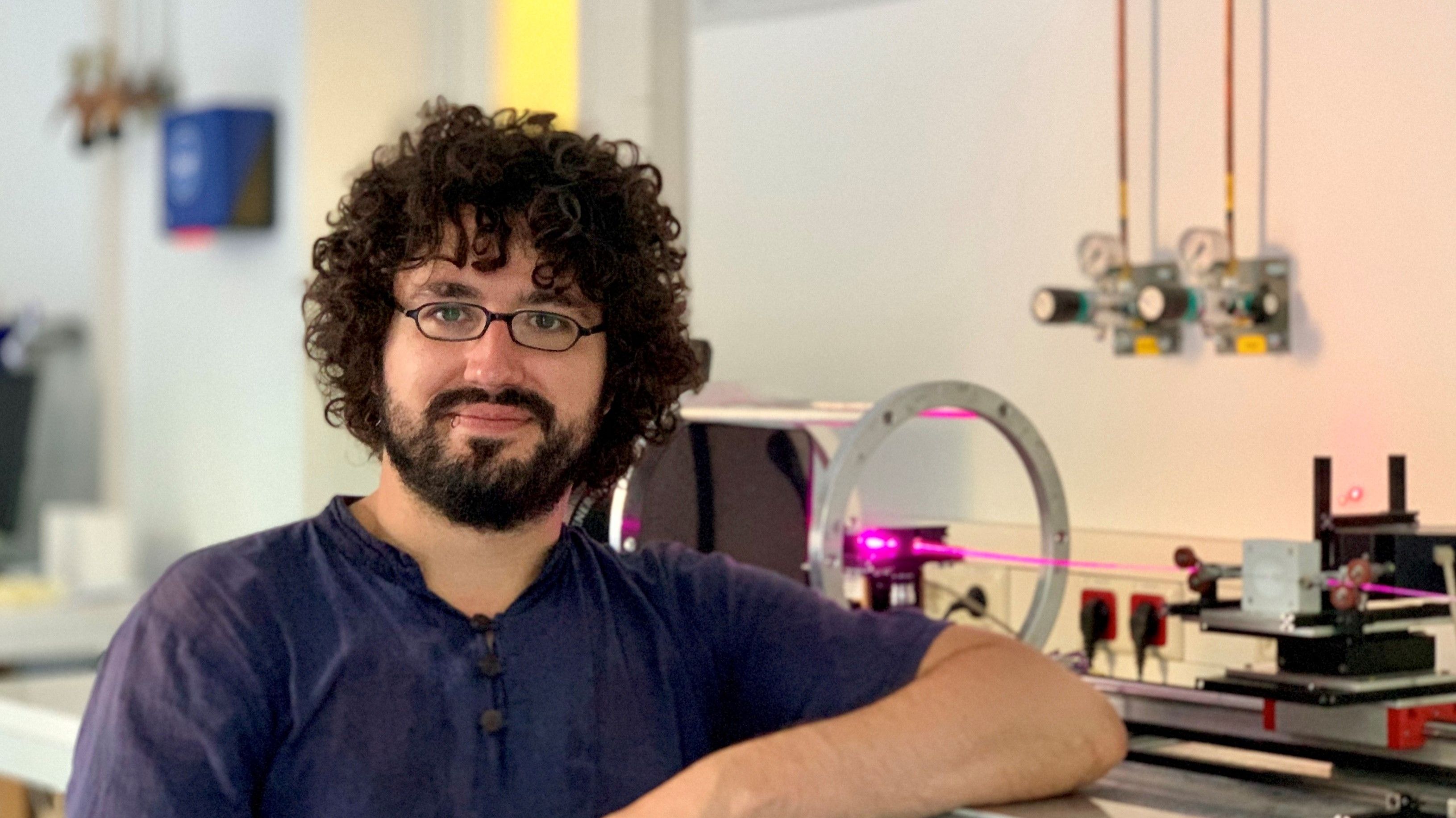 Uni-Doktorand auf Glastechnologie-Konferenz ausgezeichnet