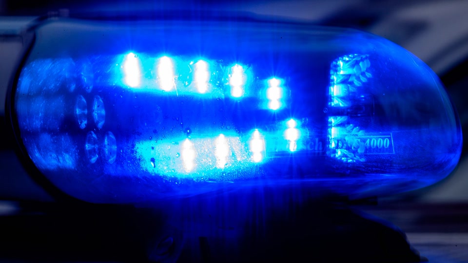 Achtung, Rasenmäher! - Biker stürzt bei Unfall