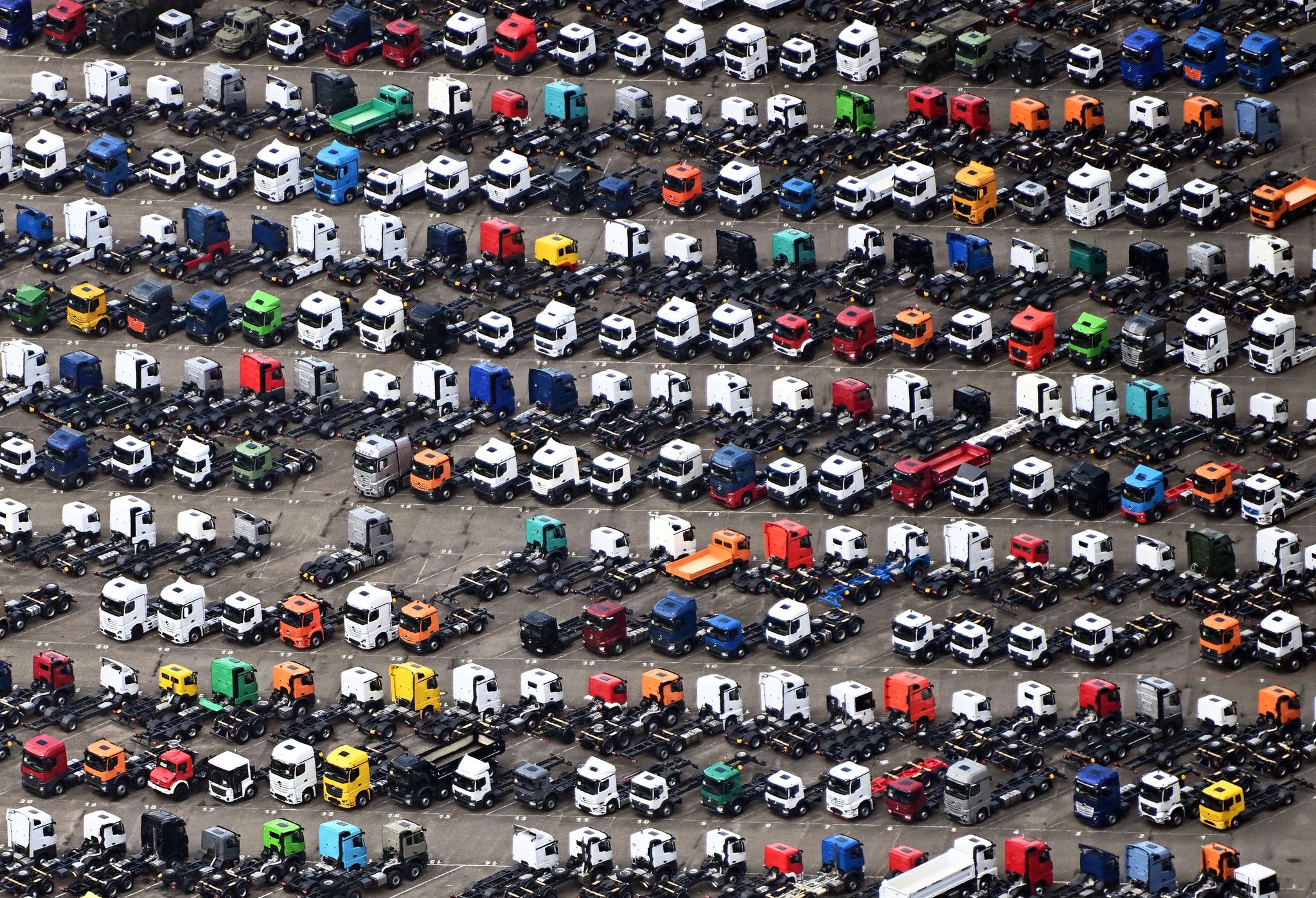 Der Absatz von Mercedes-Benz Trucks ist zuletzt gesunken. (Archivbild)