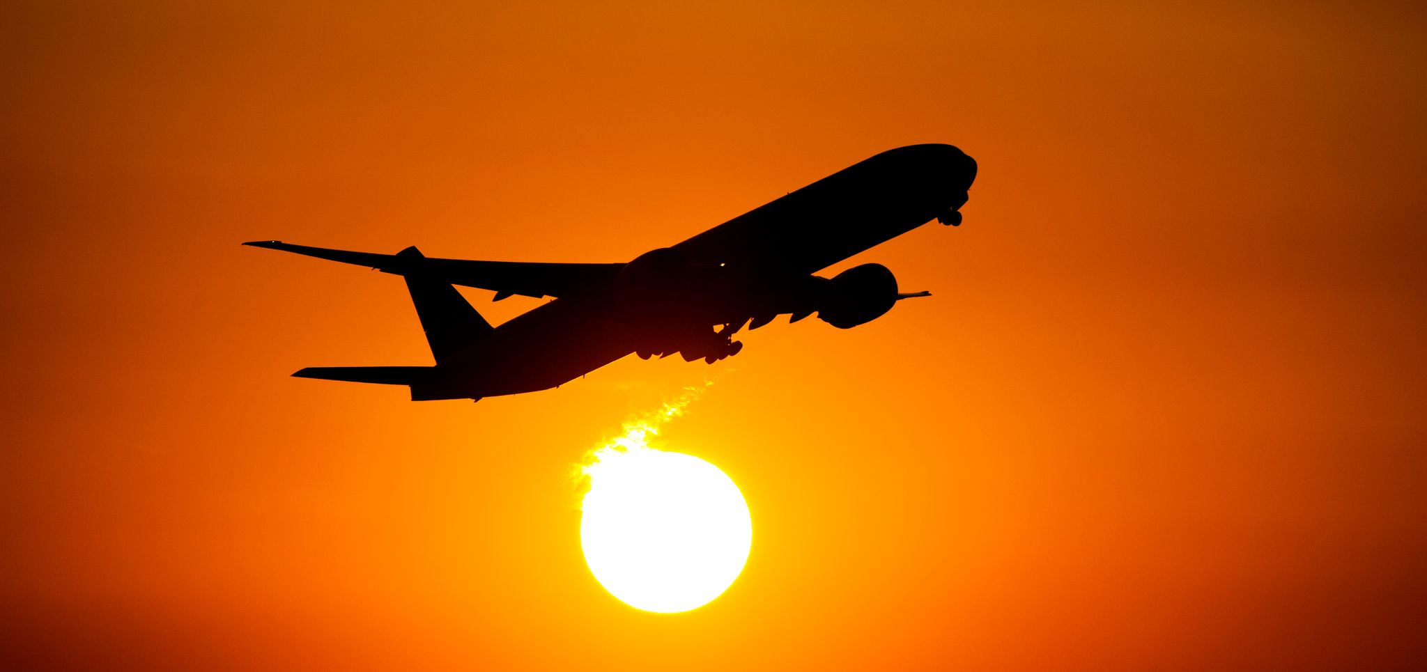 Drei Flugzeuge lassen Kerosin nahe dem Saarland ab