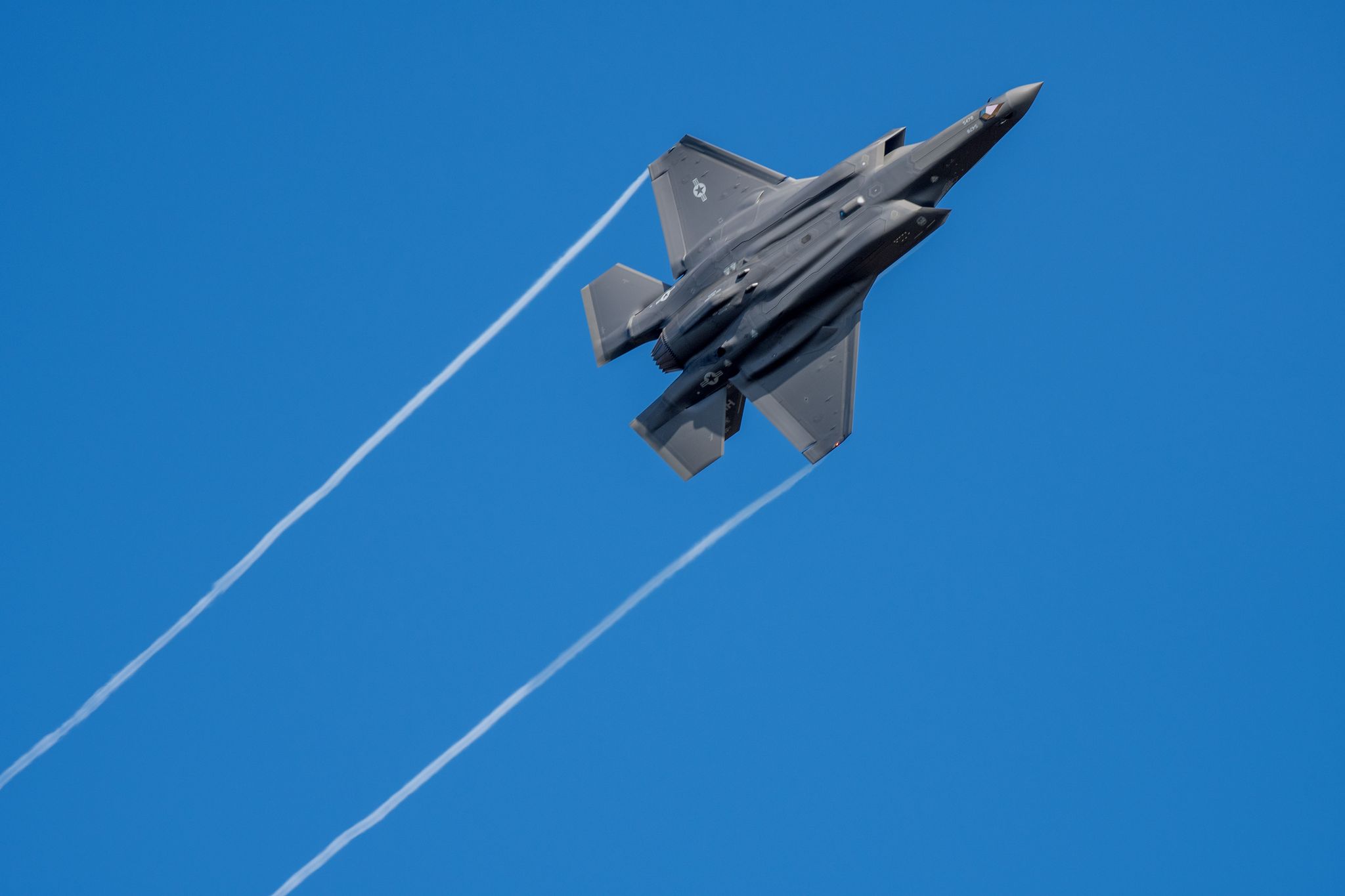Der Umbau des Militärflughafens Büchel für die von der Bundeswehr für die nukleare Abschreckung bestellten US-Tarnkappenjets wird rund 800 Millionen Euro teurer als geplant. (Symbolbild) 