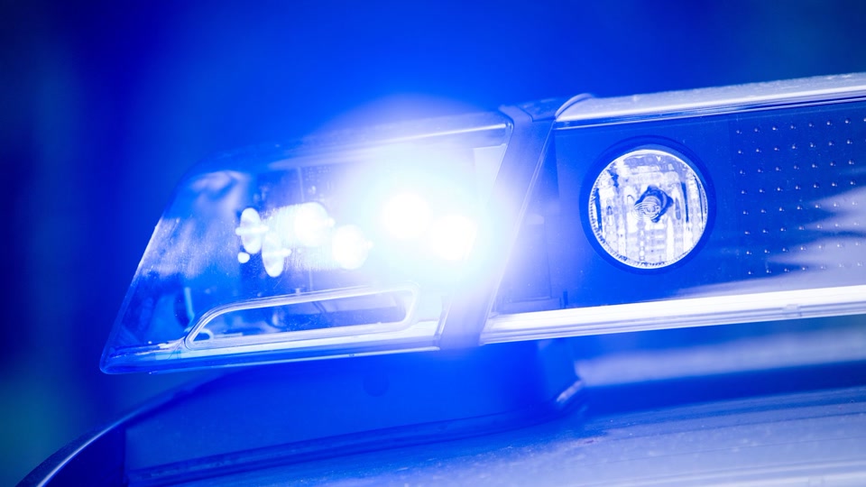 Einbrecher lassen gestohlenen Tresor auf Bundesstraße zurück