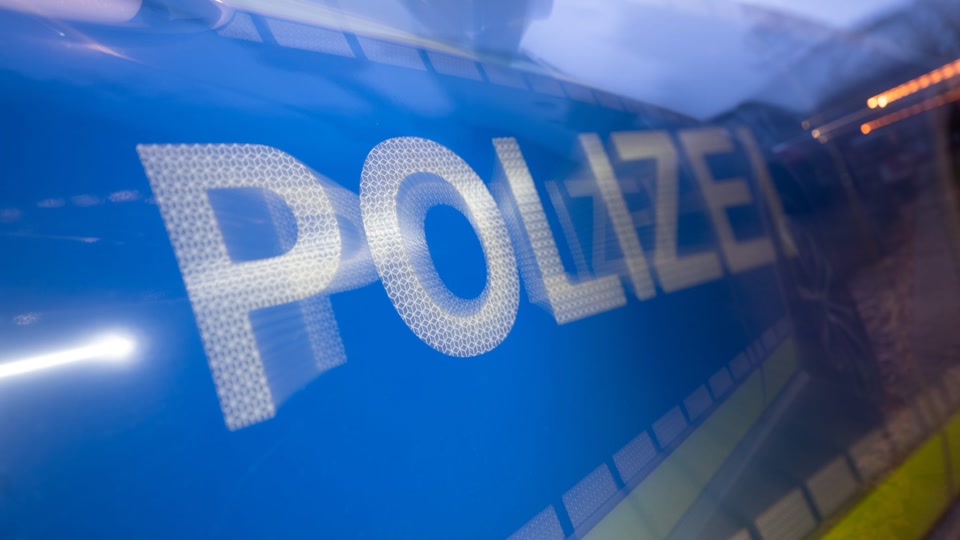 Tote Frau in Ferienwohnung - Verdächtiger zündet sich an