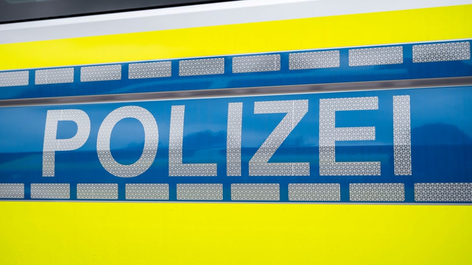 Auto gerät auf Gegenfahrbahn – drei Verletzte