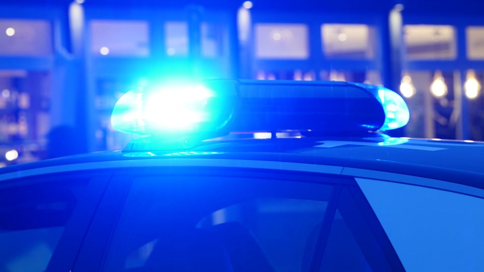 Schuss auf Reifen bei Verkehrskontrolle