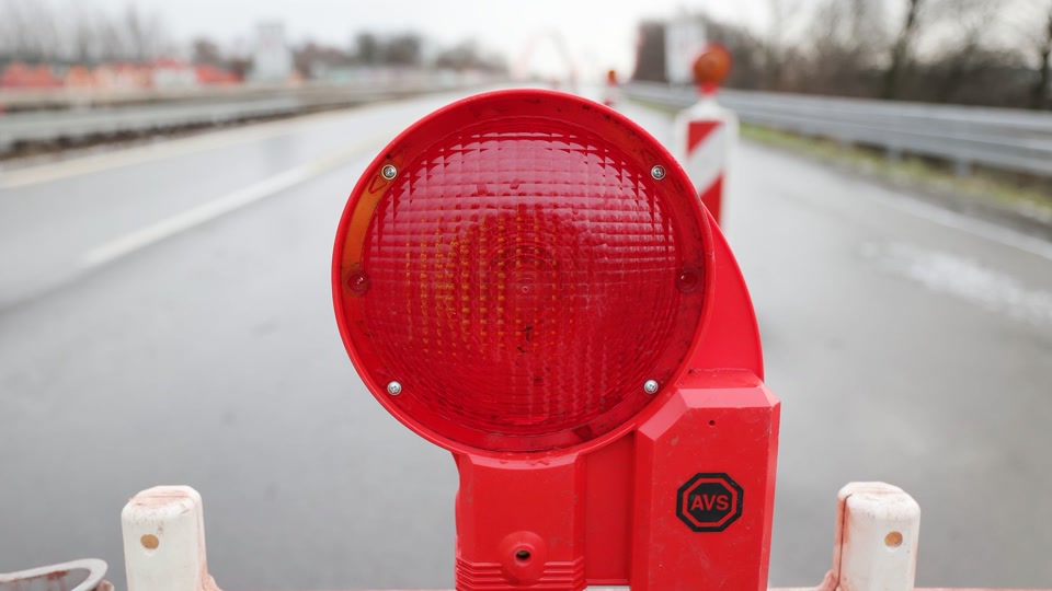 Konrad-Adenauer-Brücke in Trier wegen Schäden teils gesperrt