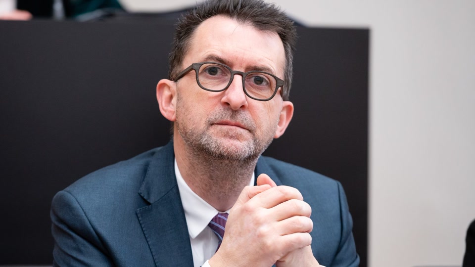 Minister Jost sieht Fachoberschule der Polizei als Erfolg Minister Jost sieht Fachoberschule der Polizei als Erfolg