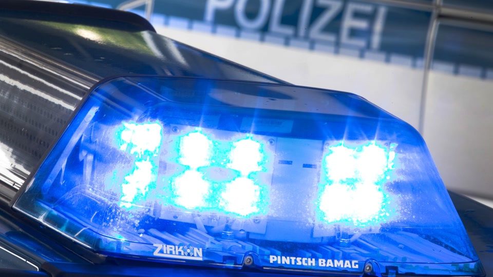 Schlägerei mit Holzlatten - Flucht über B9