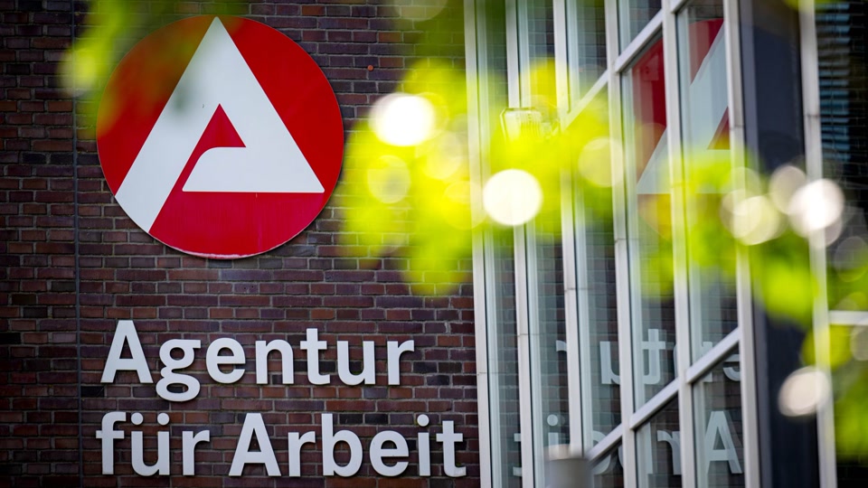 Mehr junge Menschen haben sich arbeitslos gemeldet