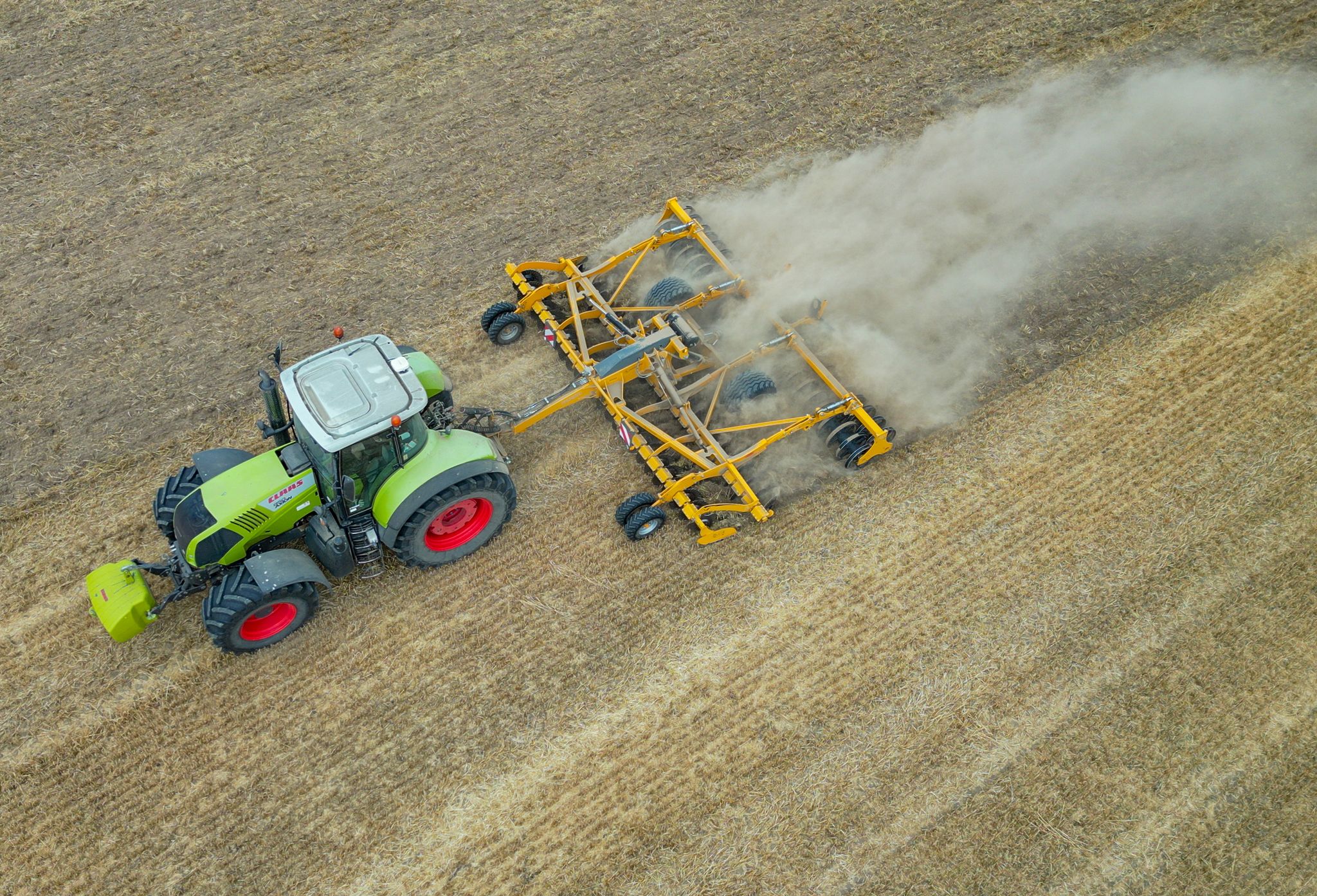 Mal sehr feucht, mal zu trocken: Die Landwirte sind häufig Wetterextremen ausgesetzt.