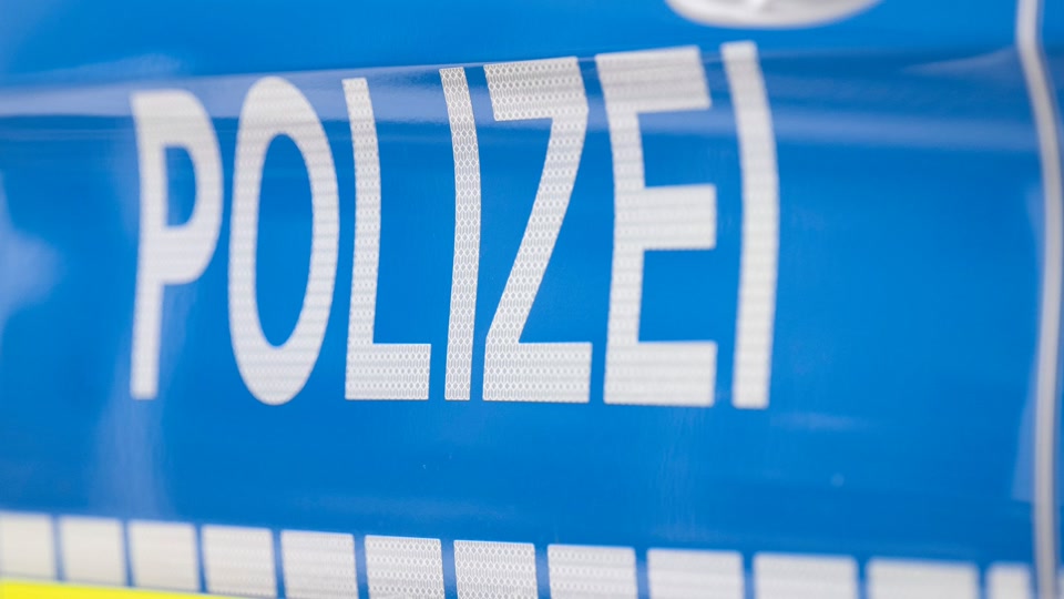 Polizei: 29-Jährige rastet aus und beleidigt Beamte