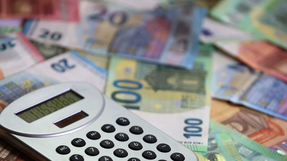 Schweitzer will kommunale Finanznot zu seinem Thema machen