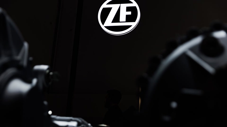 Tiefe Einschnitte bei ZF - droht weiterer Milliardenverlust?