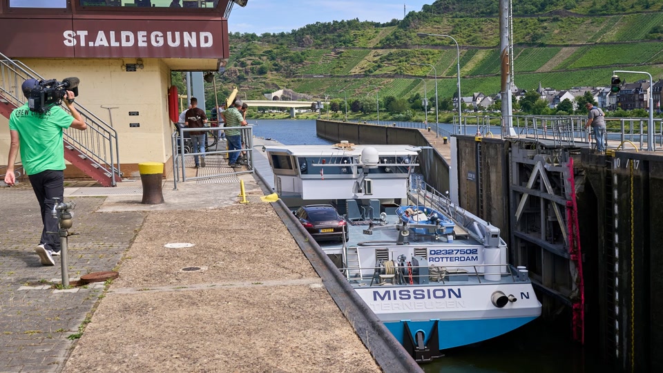 Nach Schiffsunfall auf Mosel laufen Notschleusungen