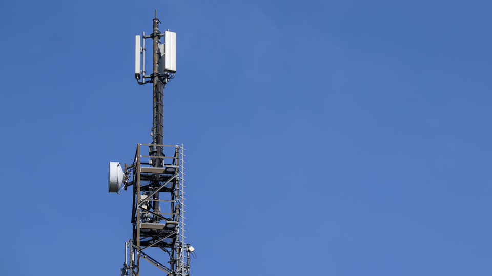 Arbeiter stürzt von Mobilfunkmast - schwer verletzt