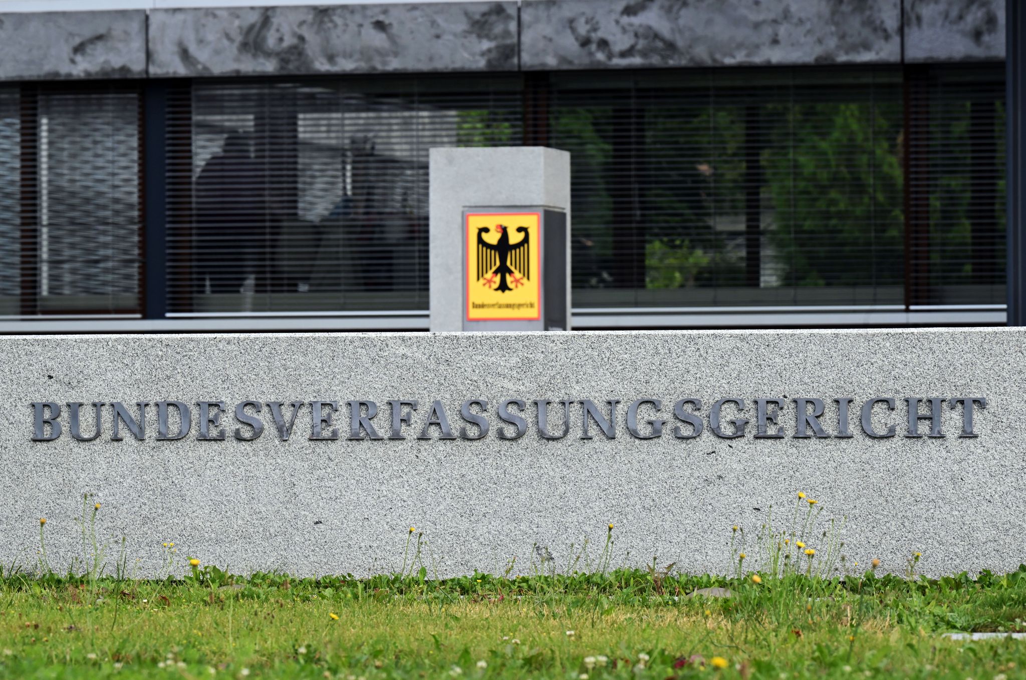 Das höchste deutsche Gericht beschäftigte sich mit einer Verfassungsbeschwerde von zwei jemenitischen Männern, deren Verwandte 2012 bei einem US-Drohnenangriff in ihrem Heimatort getötet worden waren. 